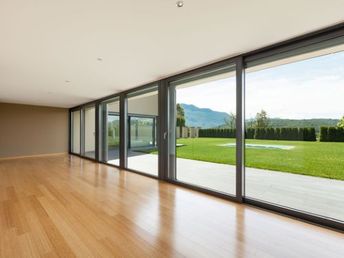 夏天来临要安装隔热性能好的门窗，罗兰德式门窗助您清凉一夏