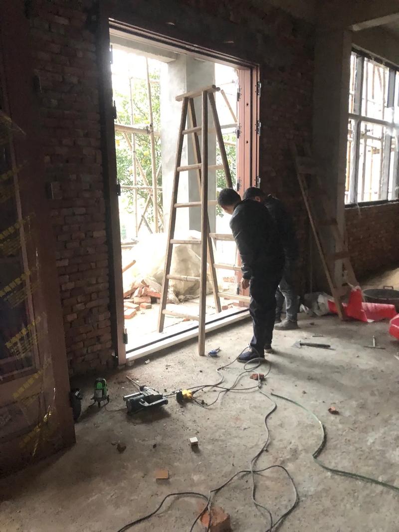 锌合金财门安装完成——打造安全与美观并重的自建房大门